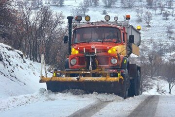 ️ویدیو | تداوم عملیات برف روبی محور نودشه و نوسود با تلاش راهداران شهرستان پاوه - استان کرمانشاه