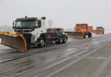 محدودیت تردد برای کشنده‌ها در مسیر سنندج - کامیاران/تمامی محورهای کردستان برفی است