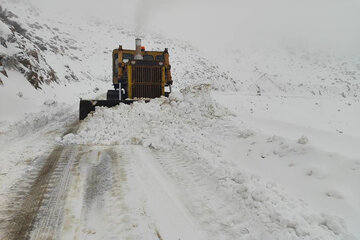 ببینید| تداوم عملیات برفروبی در منطقه شرام نوسود