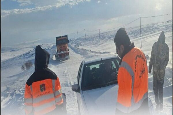 بازگشایی راه ۱۶ روستا و ‌امداد به ۲۱۰ خودرو در آذربایجان غربی طی ۲۴ ساعت گذشته