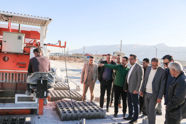 ببینید|بازدید مدیر کل راه و شهرسازی فارس از کارخانه های تولید بتن سبک و فوم و تیرچه بلوک