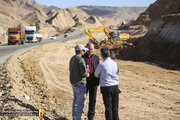 ببینید| بازدید علیرضا راستیار مدیرکل منطقه جنوب شرکت ساخت و توسعه زیربناهای حمل و نقل به همراه مهندس میرزایی مدیرکل راه و شهرسازی لارستان از روند پیشرفت محور لار - جهرم