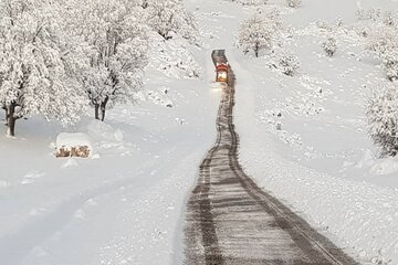 اجرای بیش از ۱۴ هزار کیلومتر‌باند عملیات نگهداری زمستانی در محورهای مواصلاتی استان کرمانشاه