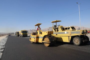 آغاز عملیات روکش آسفالت پروژه نقطه حادثه‌خیز سعادت‌آباد محور کرمان_باغین