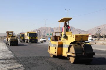 آغاز عملیات روکش آسفالت پروژه نقطه حادثه‌خیز سعادت‌آباد محور کرمان_باغین