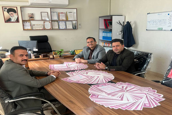 اخذ و صدور ۷۵۶ فقره سند مالکیت طرح‌های نهضت ملی مسکن  و جوانی جمعیت در شهر کارزین استان فارس