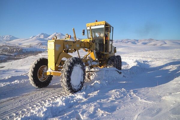 ویدیو| برفروبی محورهای روستایی شهرستان هشترود در آذربایجان شرقی