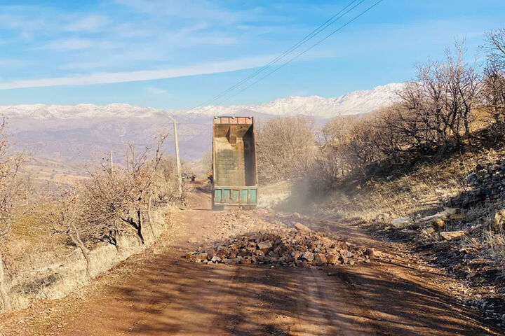 ببینید| تداوم تسطیح، تیغه زنی و رفع انسداد راه روستایی دولتا مرتا شهرستان جوانرود_استان کرمانشاه