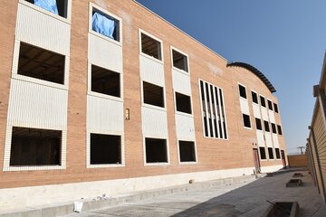 ویدیو| عملیات تکمیل مدرسه ۱۲ کلاسه شهر درجزین استان سمنان از محل اعتبار سازمان ملی زمین و مسکن