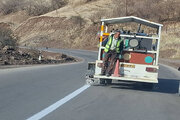 ببینید| تداوم عملیات خط‌کشی محور پاوه به نودشه با هدف ارتقای ایمنی تردد کاربران جاده ای