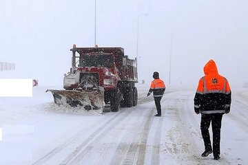 برف‌روبی ۶ هزار و ۸۹۳ کیلومتر -باند در محورهای شریانی خراسان رضوی