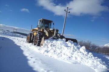 ویدئو | اجرای عملیات برف‌روبی در سطح محور ارتباطی هزار جریب شهرستان بهشهر توسط راهداران پرتلاش این شهرستان
