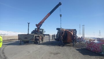 خدمت تا پای جان؛ مصدومیت شدید راهدار قزوینی هنگام پاکسازی صحنه تصادف