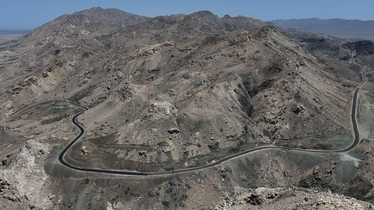 وزیر راه و شهرسازی از تکمیل جاده کلدر بازدید کرد