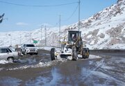 ببینید| تصاویری از تلاش راهداران؛ امدادرسانی به خودروهای در راه مانده در استان خراسان جنوبی