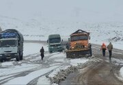 ببینید| تصاویری از تلاش راهداران؛ امدادرسانی به خودروهای در راه مانده در استان خراسان جنوبی