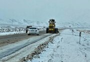 ببینید| تصاویری از تلاش راهداران؛ امدادرسانی به خودروهای در راه مانده در استان خراسان جنوبی