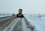 ببینید| تصاویری از تلاش راهداران؛ امدادرسانی به خودروهای در راه مانده در استان خراسان جنوبی