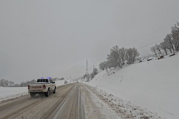 ️ویدیو | عملیات برف روبی و نمک پاشی در محور ثلاث به جوانرود، استان کرمانشاه