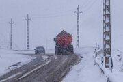 ببینید| عملیات برف روبی و نمک پاشی محور کرج کندوان در استان البرز