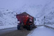 ببینید| عملیات برف روبی و نمک پاشی محور کرج کندوان در استان البرز