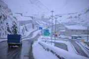 ببینید| عملیات برف روبی و نمک پاشی محور کرج کندوان در استان البرز