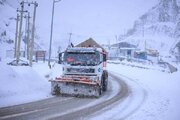 ببینید| عملیات برف روبی و نمک پاشی محور کرج کندوان در استان البرز