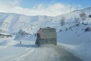 ببینید|برف روبی و نمک پاشی محورهای روستایی دروان،خوارس و آتشگاه و برغان