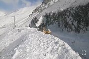 ببینید|برف روبی و نمک پاشی محورهای روستایی دروان،خوارس و آتشگاه و برغان