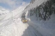ببینید|برف روبی و نمک پاشی محورهای روستایی دروان،خوارس و آتشگاه و برغان