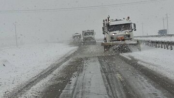 اجرای ۲۳ هزار کیلومتر باند برف‌روبی و بازگشایی ۲۳۵ راه روستایی مسدود شده در استان قزوین