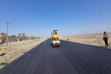 اجرای بیش از ۳۲۸ کیلومتر روکش و بهسازی آسفالت در محورهای جنوب کرمان طی ۱۰ ماهه سال ۱۴۰۴