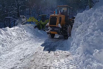 ویدیو|برف‌روبی محور سیاهکل به دیلمان در استان گیلان