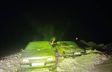 کمک رسانی و اسکان گرفتاران در برف توسط راهداران شهرستان چادگان اصفهان
