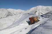 ببینید|عملیات برف روبی و نمک پاشی محور آتشگاه ،دروان،نوجان ،خوارس و  برغان توسط عوامل راهداری شهرستان کرج