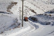 ببینید|عملیات برف روبی و نمک پاشی محور آتشگاه ،دروان،نوجان ،خوارس و  برغان توسط عوامل راهداری شهرستان کرج