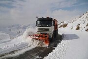 ببینید|عملیات برف روبی و نمک پاشی محور آتشگاه ،دروان،نوجان ،خوارس و  برغان توسط عوامل راهداری شهرستان کرج