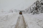 ببینید|عملیات برف روبی و نمک پاشی محور آتشگاه ،دروان،نوجان ،خوارس و  برغان توسط عوامل راهداری شهرستان کرج
