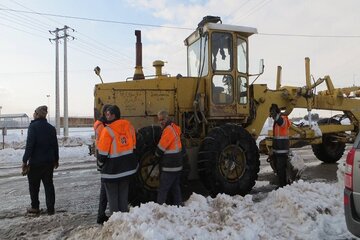 ببینید|تلاش شبانه روزی راهداران شهرستان فاروج استان خراسان شمالی برای برف‌روبی و بازگشایی راه‌های روستایی