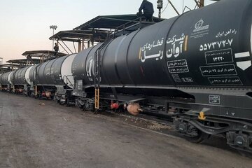 حمل ریلی  ۲۰ هزار و ۳۰۰ تن گازوئیل از بندر امیرآباد به شمتیغ افغانستان