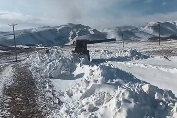 ویدئو| اجرای عملیات برف‌روبی و بازگشایی محورهای روستایی اسفیدان - کلاته سهراب و پاکتل، توسط راهداران شهرستان بجنورد استان خراسان شمالی