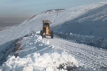 ویدئو | اجرای عملیات برف‌روبی محورهای روستایی سیساب و نوده، توسط راهداران شهرستان بجنورد استان خراسان شمالی
