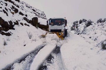 ببینید | تلاش راهداران سیستان و بلوچستان در عملیات برف روبی محورهای روستایی کوهستانی دامنه  تفتان