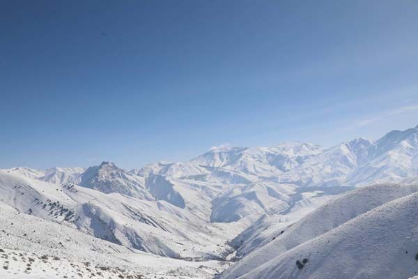 ببینید|عملیات برف روبی و نمک پاشی محور آتشگاه ،دروان،نوجان ،خوارس و  برغان توسط عوامل راهداری شهرستان کرج