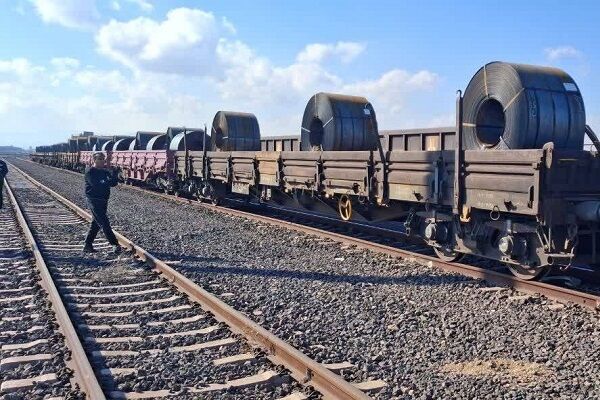 آغاز صادرات ریلی محموله ۳۰۰۰ تنی فولاد از اصفهان به افغانستان