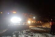 ببینید/ انجام عملیات راهداری در شب های سرد زمستان توسط راهداران خراسان جنوبی