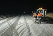 ببینید/ انجام عملیات راهداری در شب های سرد زمستان توسط راهداران خراسان جنوبی
