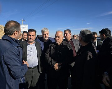 بازدید معاون وزیر راه و شهرسازی از بزرگراه کاشان–برزک/ تکمیل محور مورد مطالبه مردم برای سفر ایمن و سریع