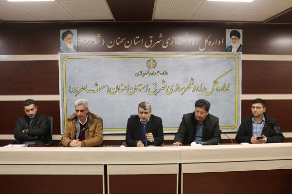 ببینید | جلسه هماهنگی تهاتر اراضی با پیمانکاران نهضت ملی مسکن و راهداری شرق سمنان