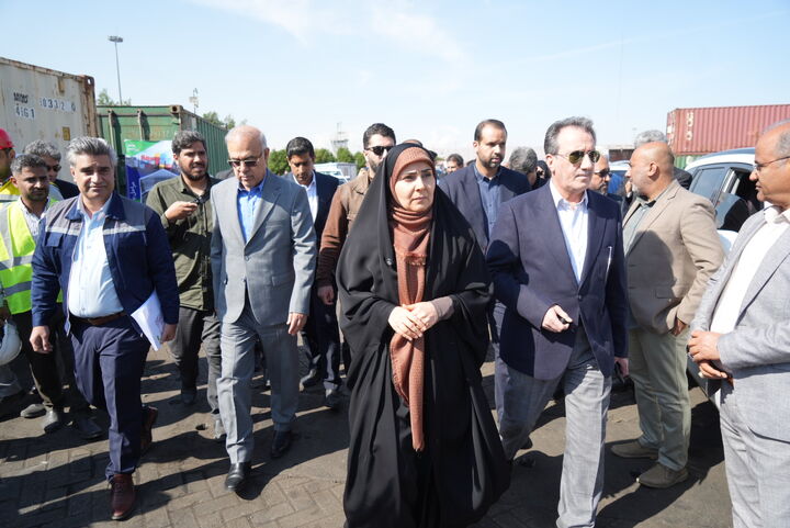 وزیر راه و شهرسازی از مجتمع بندری شهید رجایی بازدید کرد